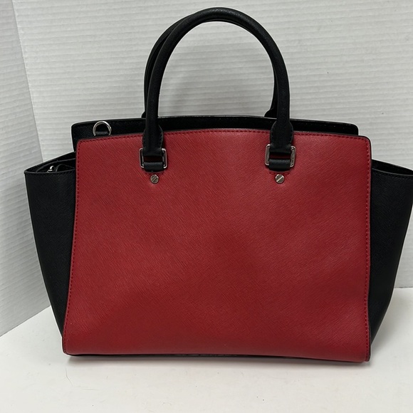 Like new Michael Kors handbag - Picture 2 of 8